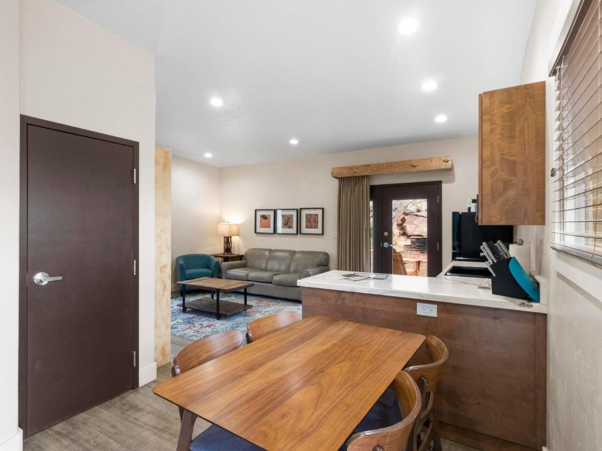Deluxe King Suite at Bluff Dwellings Resort