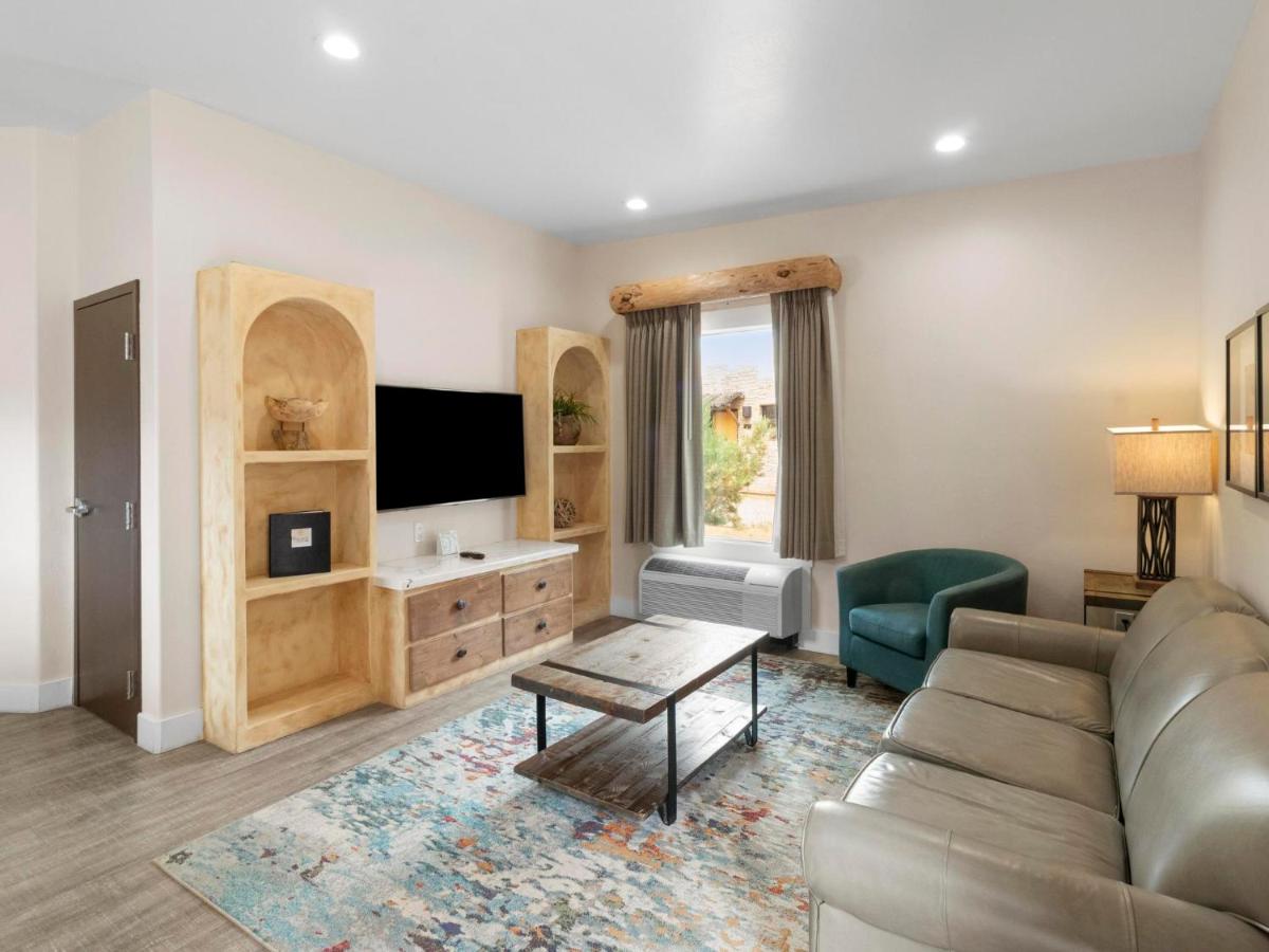 Deluxe King Suite at Bluff Dwellings Resort