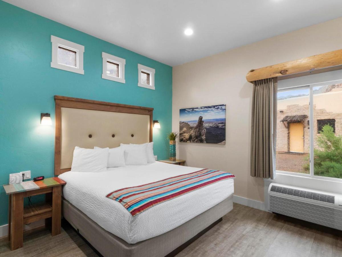Deluxe King Suite at Bluff Dwellings Resort