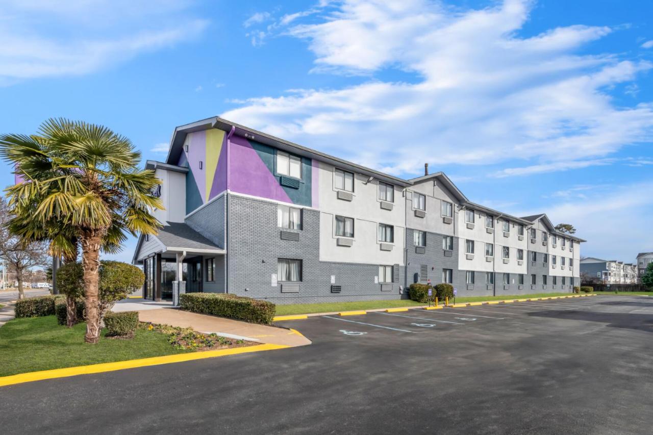 | Economy 7 Inn