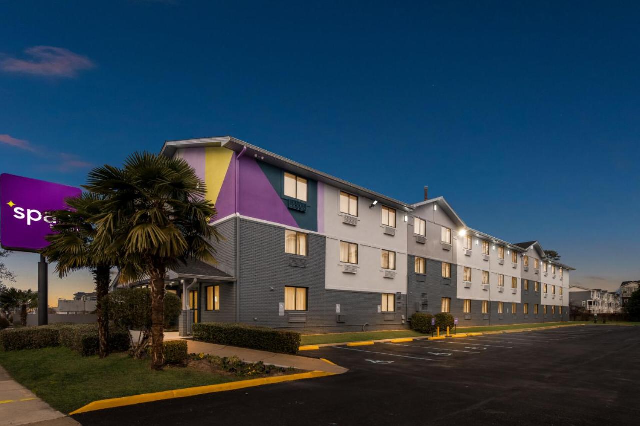 | Economy 7 Inn