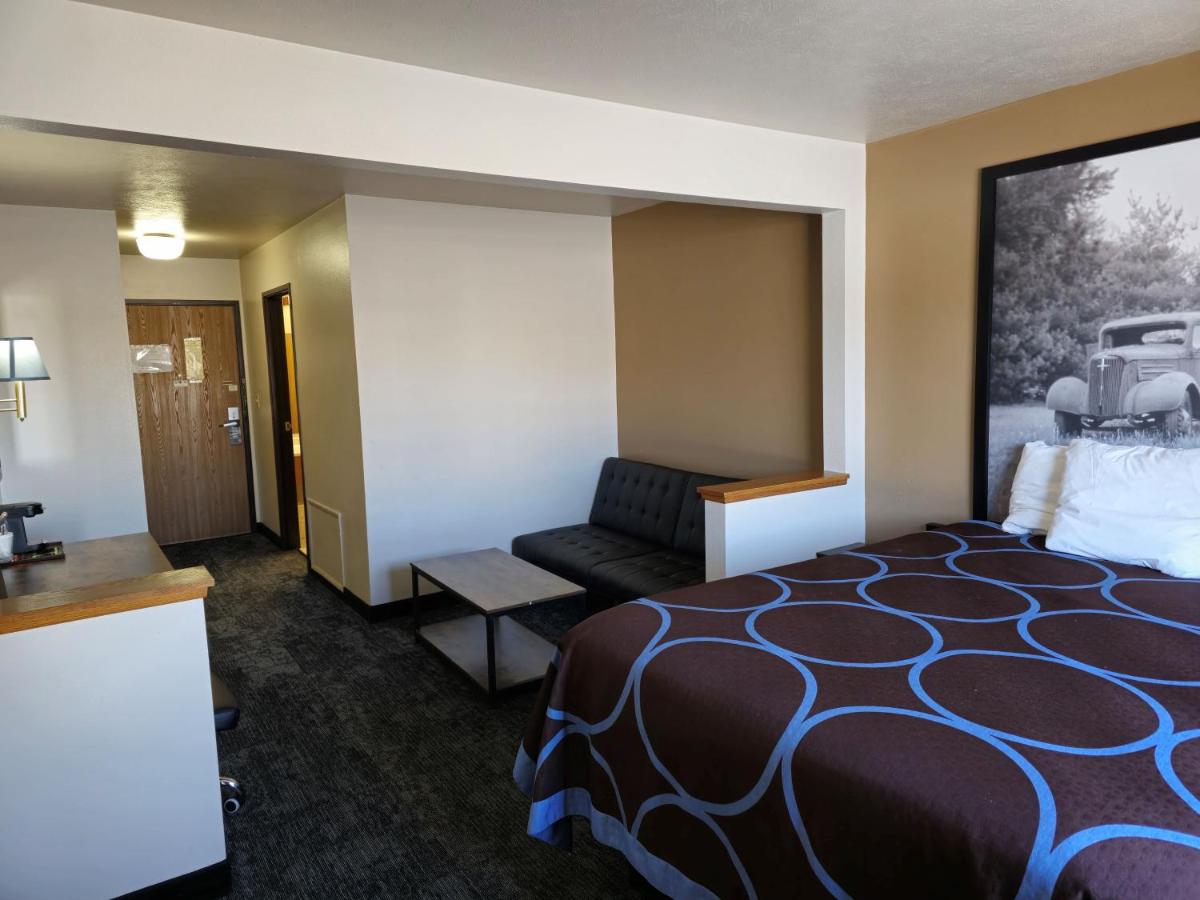 | AmeriVu Inn and Suites Shawano WI