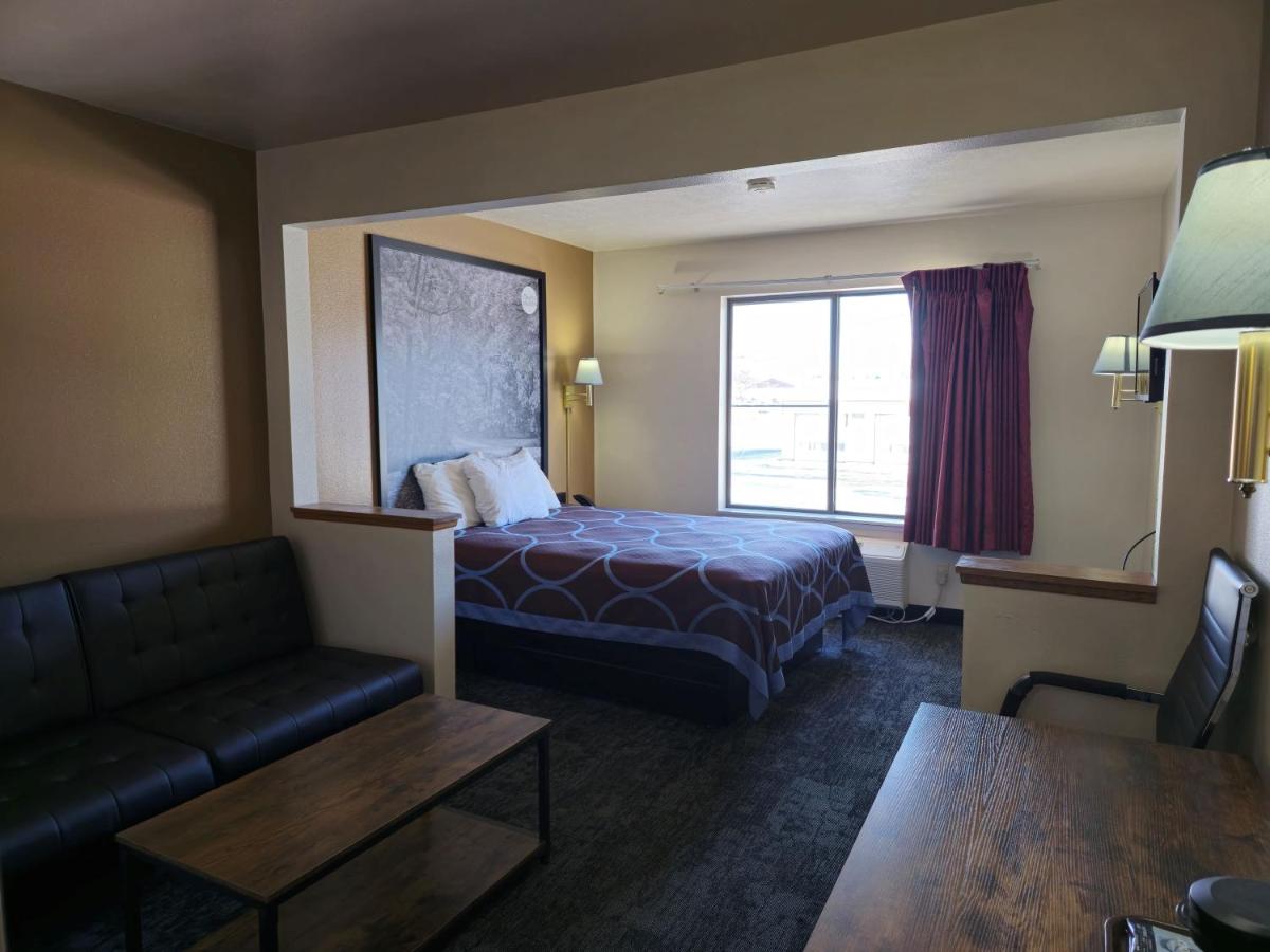 | AmeriVu Inn and Suites Shawano WI