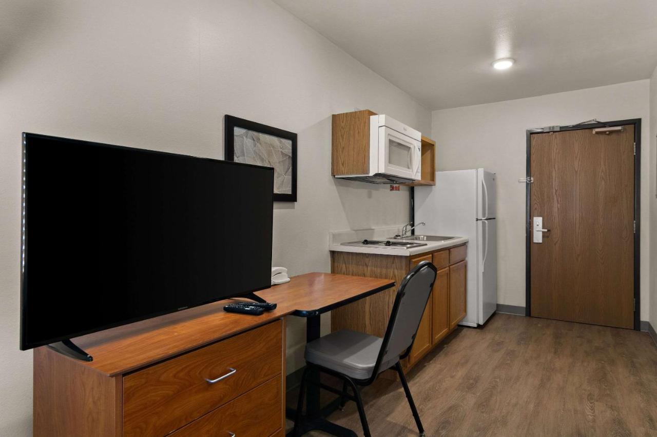 Queen Room at WoodSpring Suites Champaign near University