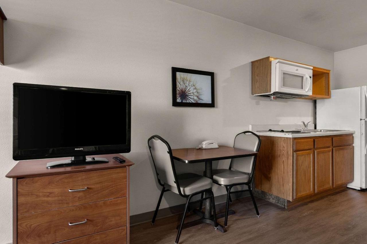 Queen Room at WoodSpring Suites Champaign near University