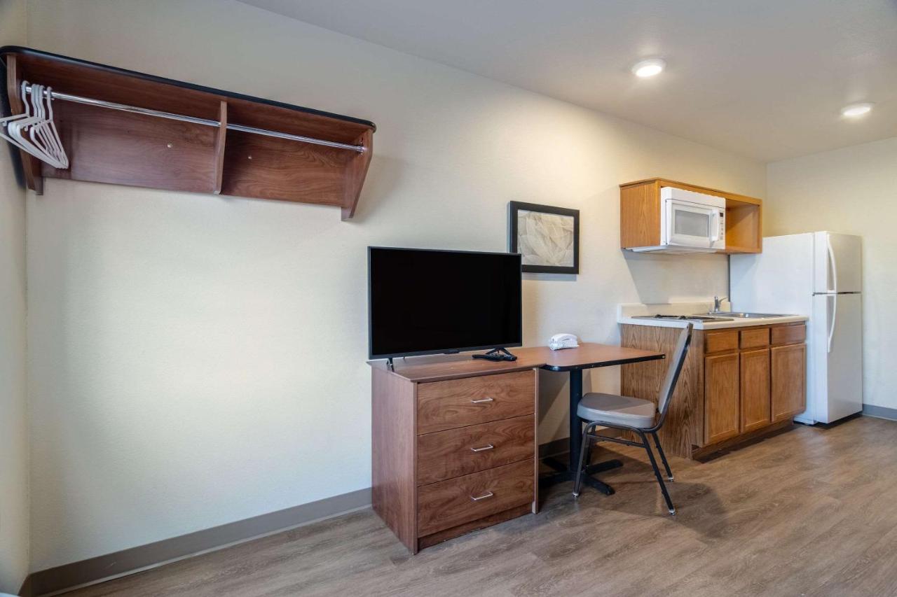 Queen Room at WoodSpring Suites Champaign near University