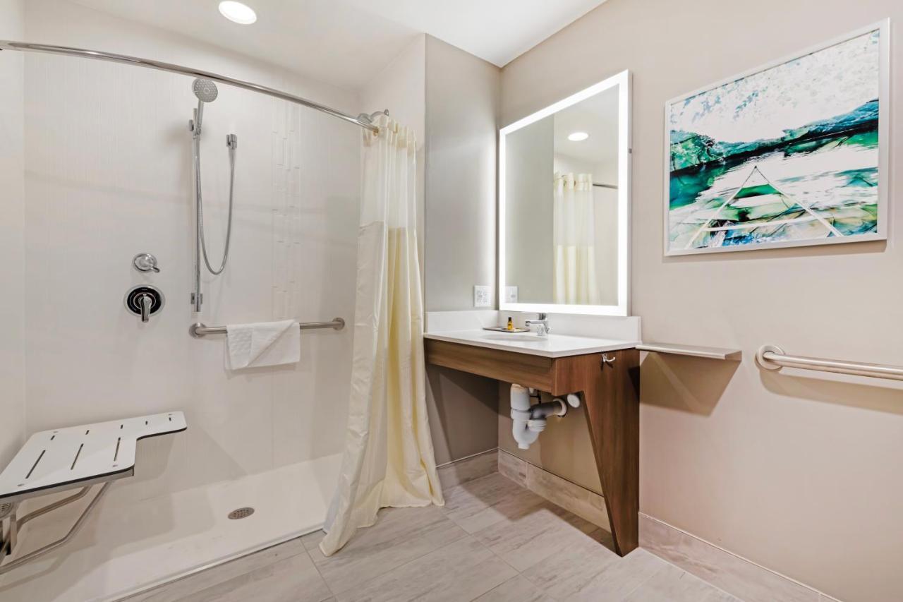 King Room with Roll-In Shower - Disability Access at Best Western Plus Grand Rapids MN