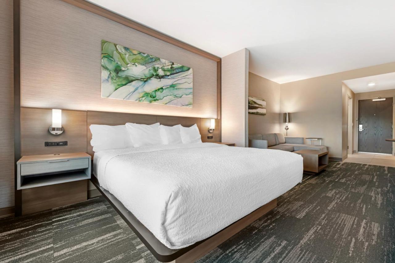 King Suite with Bath Tub - Disability Access at Best Western Plus Grand Rapids MN