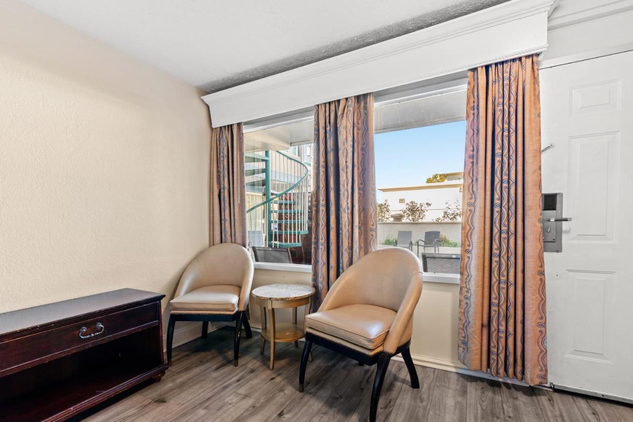  | Ocean 5 Hotel