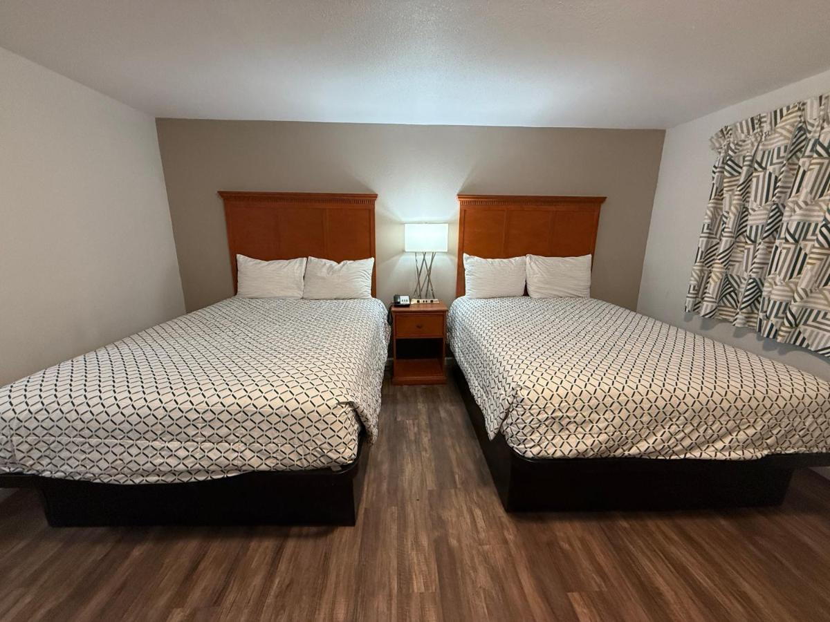 Queen Room with Two Queen Beds at Budget Inn Bend