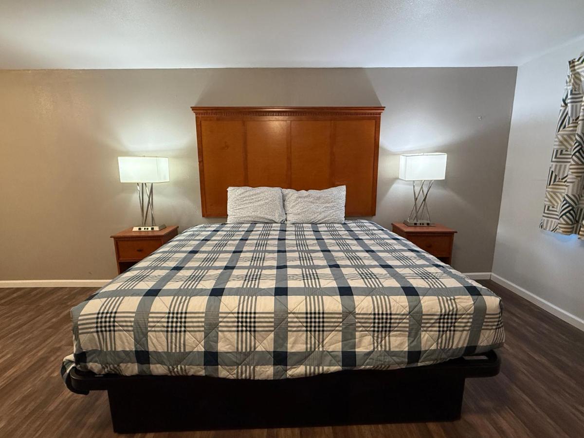King Room at Budget Inn Bend