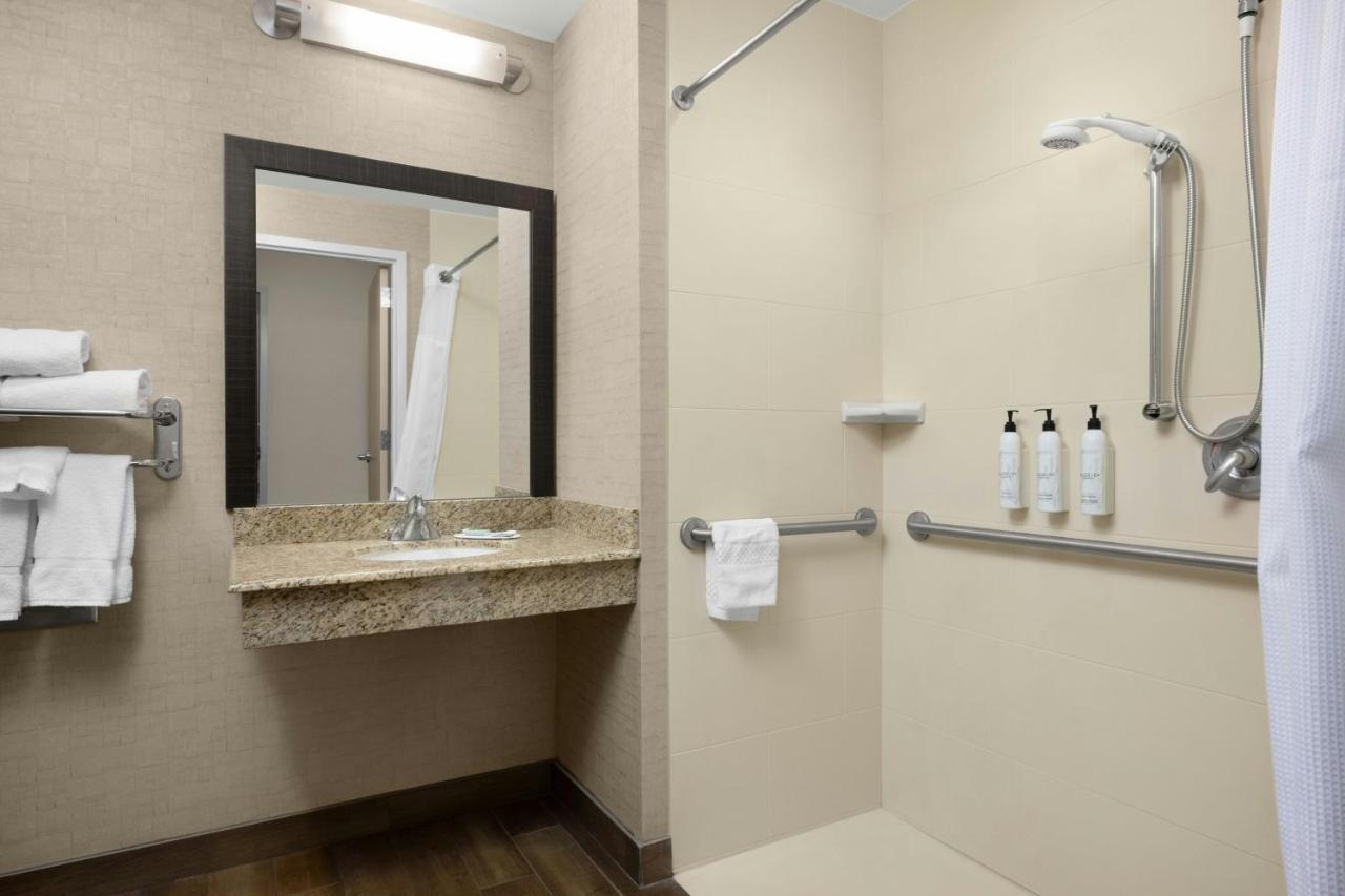 | Fairfield Inn & Suites by Marriott Moscow