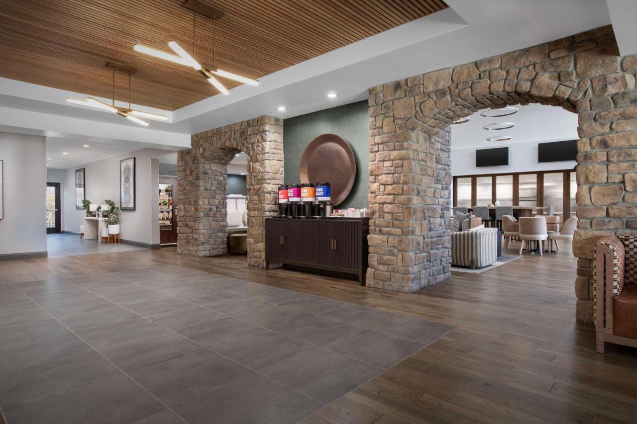 | Hampton Inn & Suites Paso Robles