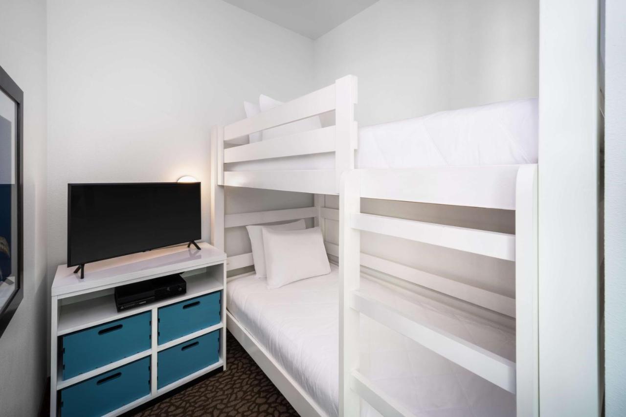 Corner King Suite with Bunk Beds and Sofa Bed - Roll In Shower - Balcony and Panoramic Beach Front at Best Western Premier The Tides