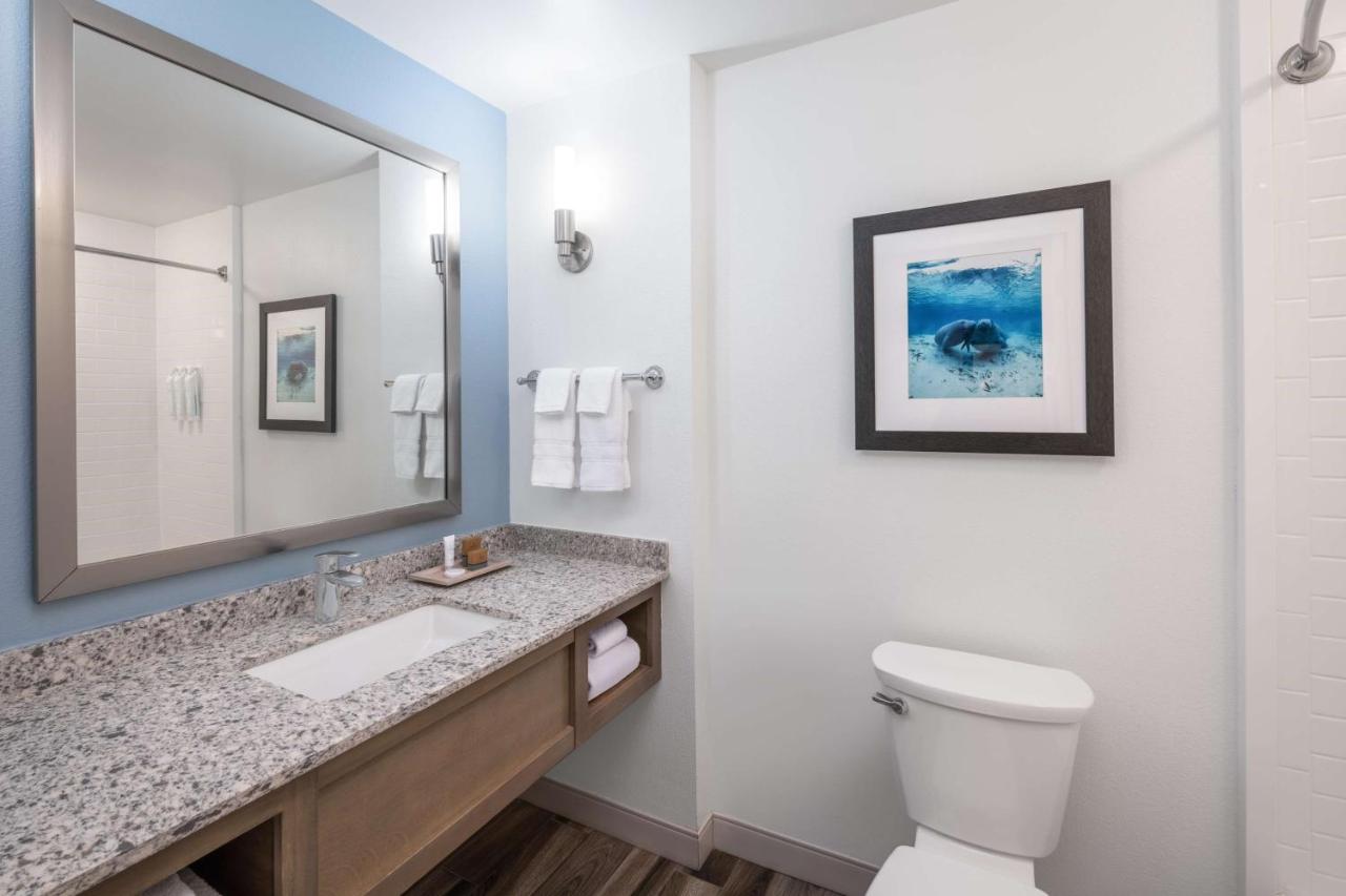 King Room with Sofa Bed and Balcony - Beach View at Best Western Premier The Tides