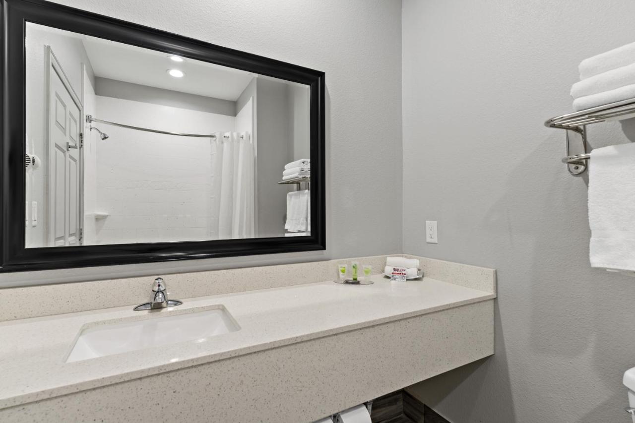  | Paris Inn & Suites