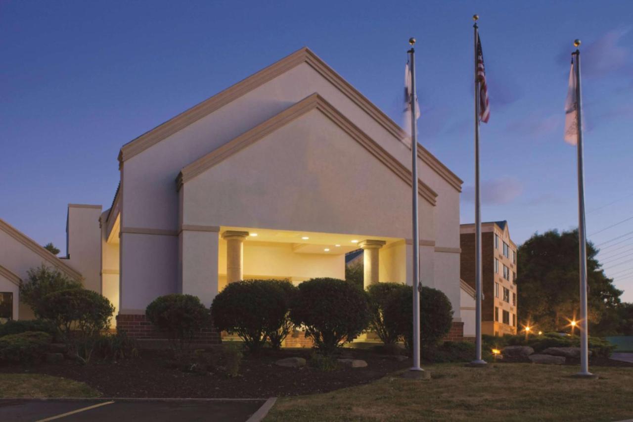| DoubleTree by Hilton Cleveland South