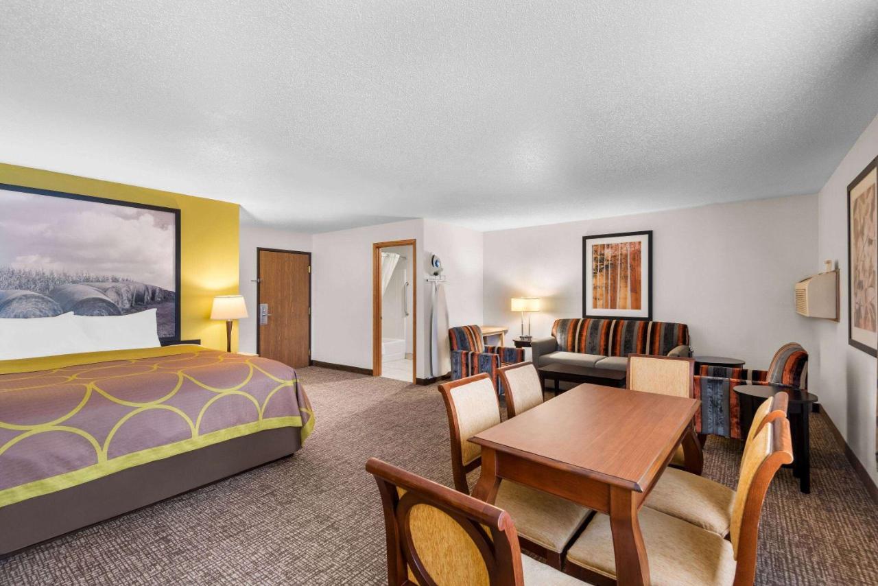 Family King Suite - Non-Smoking at Super 8 by Wyndham Oelwein