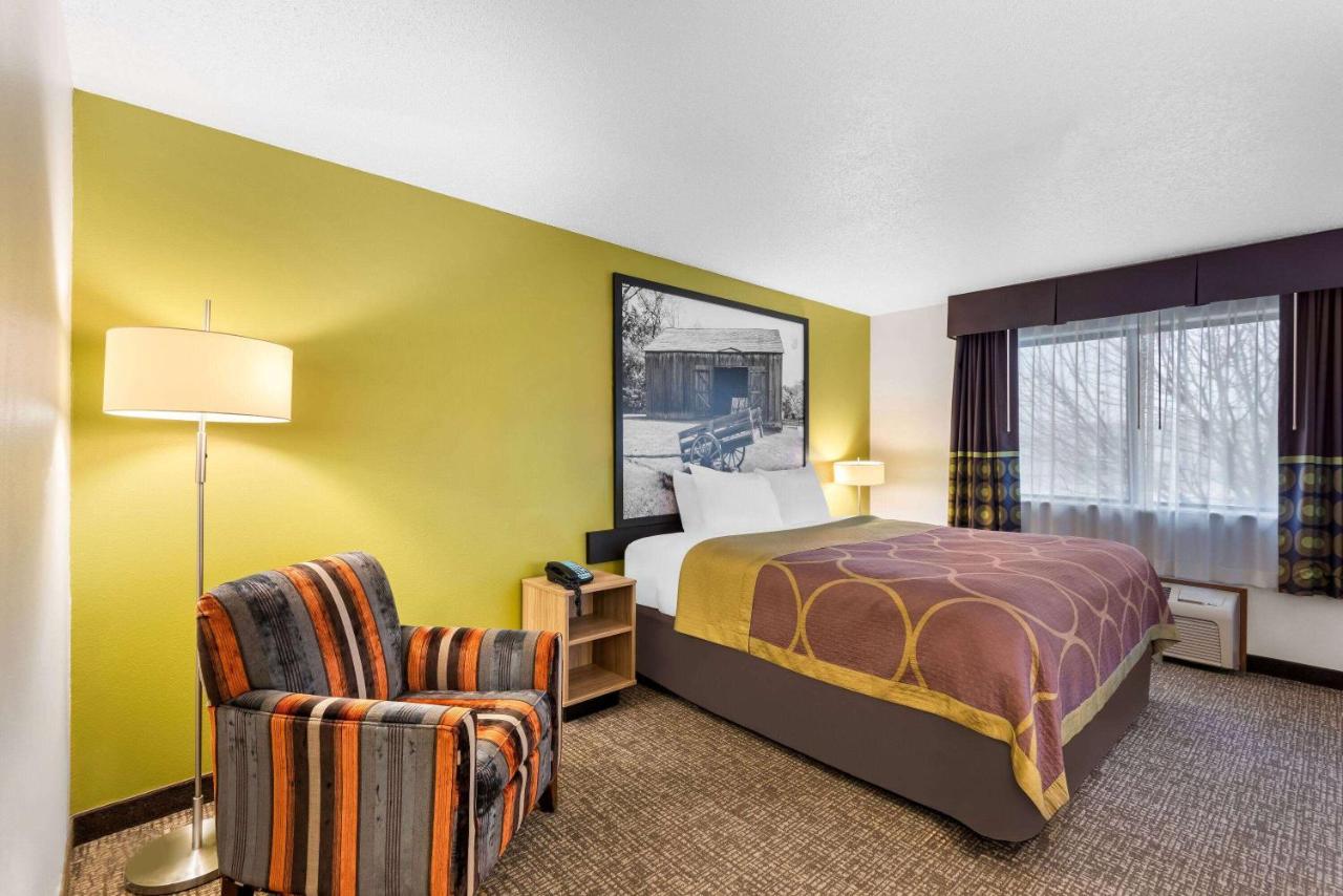King Suite with Sofa Bed - Non-Smoking at Super 8 by Wyndham Oelwein