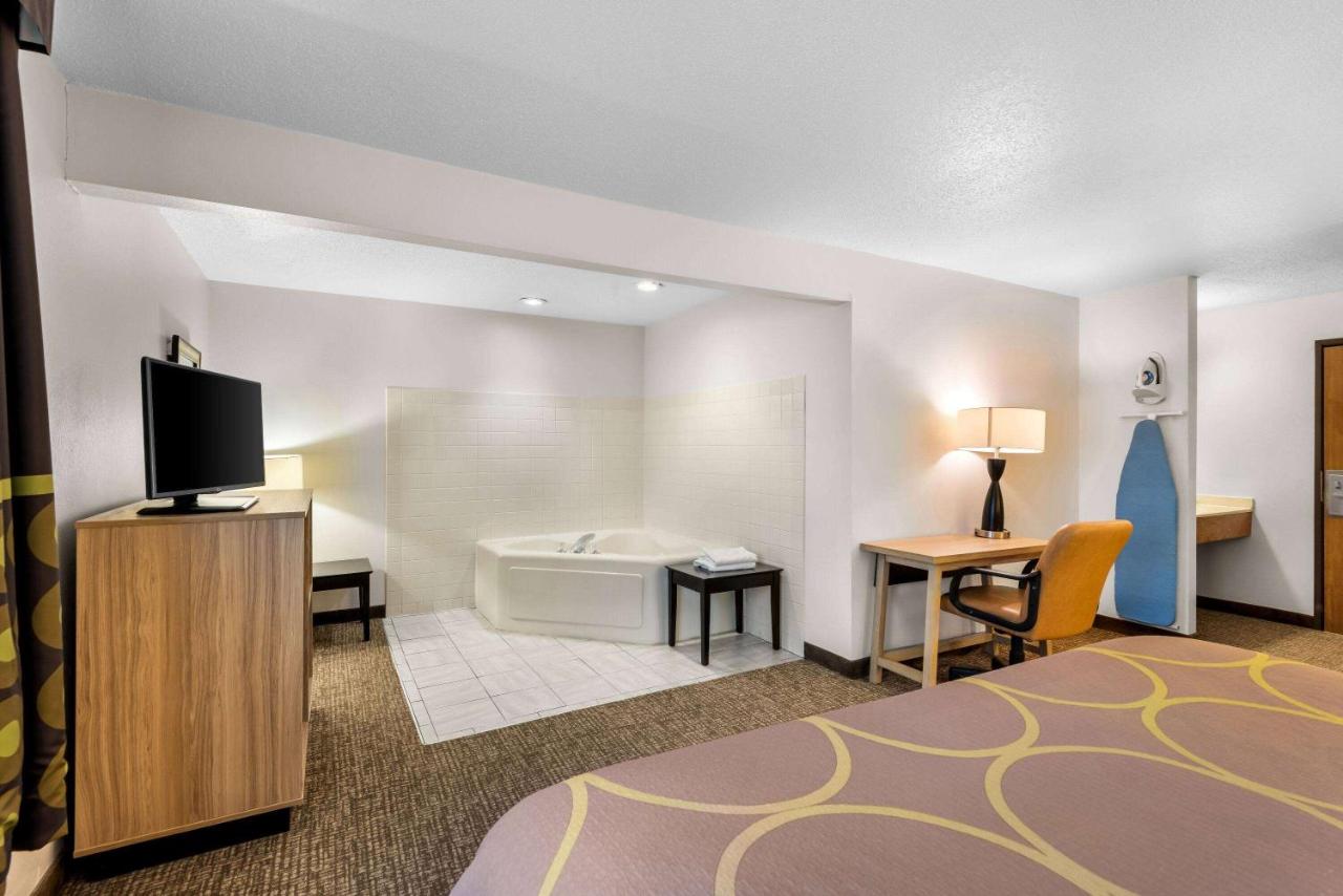 King Suite - Non-Smoking at Super 8 by Wyndham Oelwein