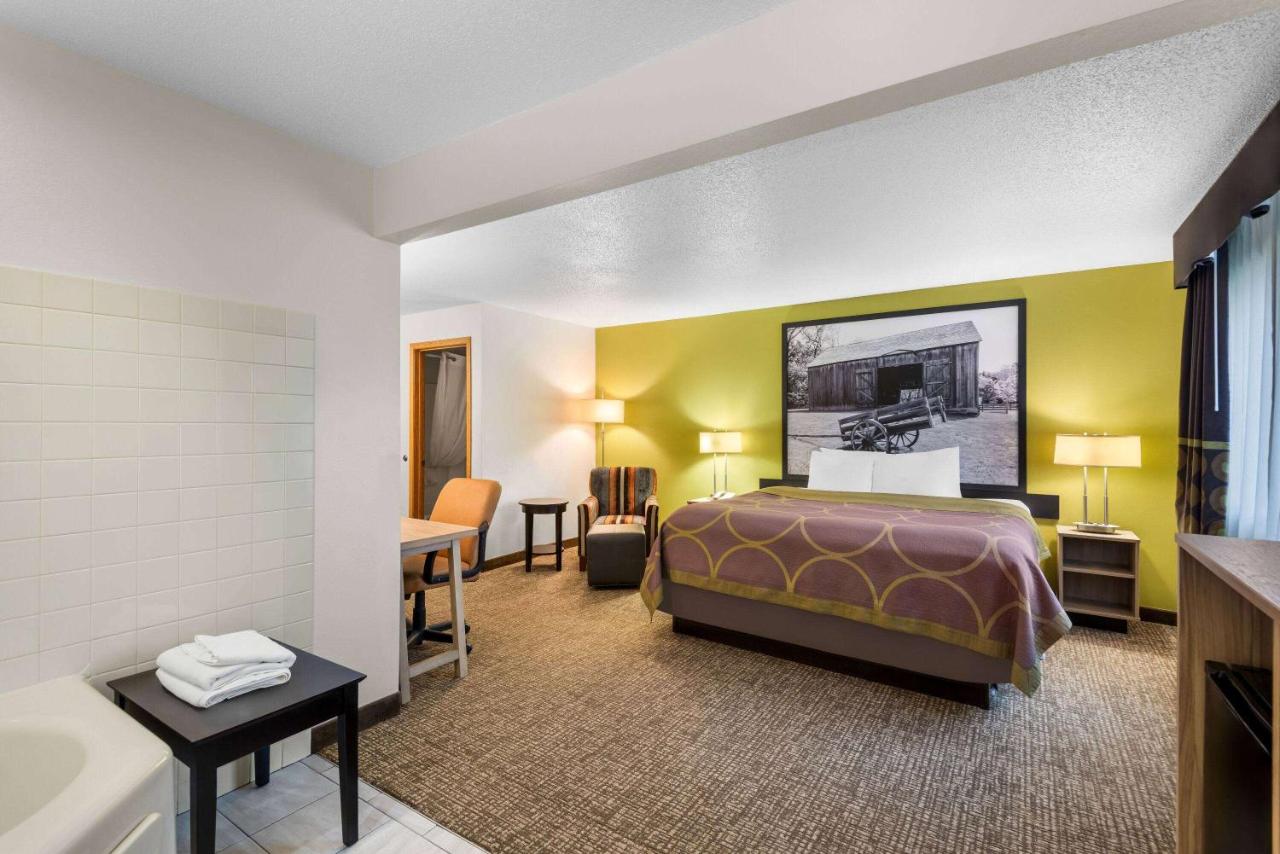 King Suite - Non-Smoking at Super 8 by Wyndham Oelwein