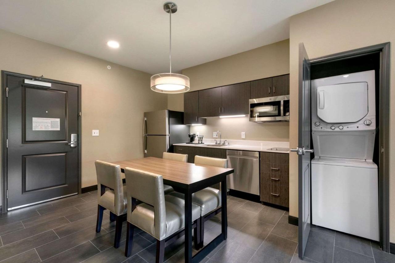 | Best Western Plus Executive Residency Fillmore Inn