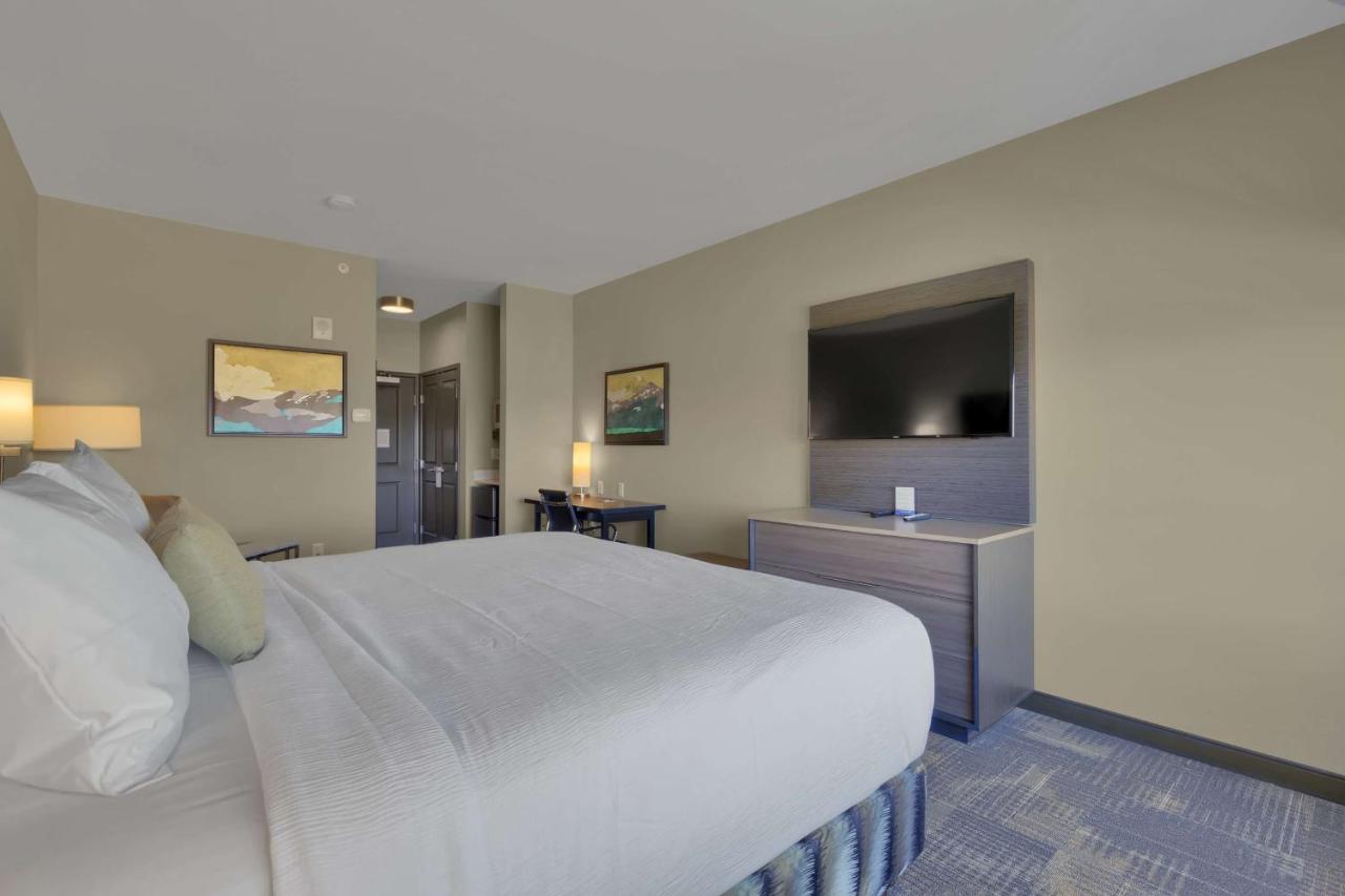 | Best Western Plus Executive Residency Fillmore Inn