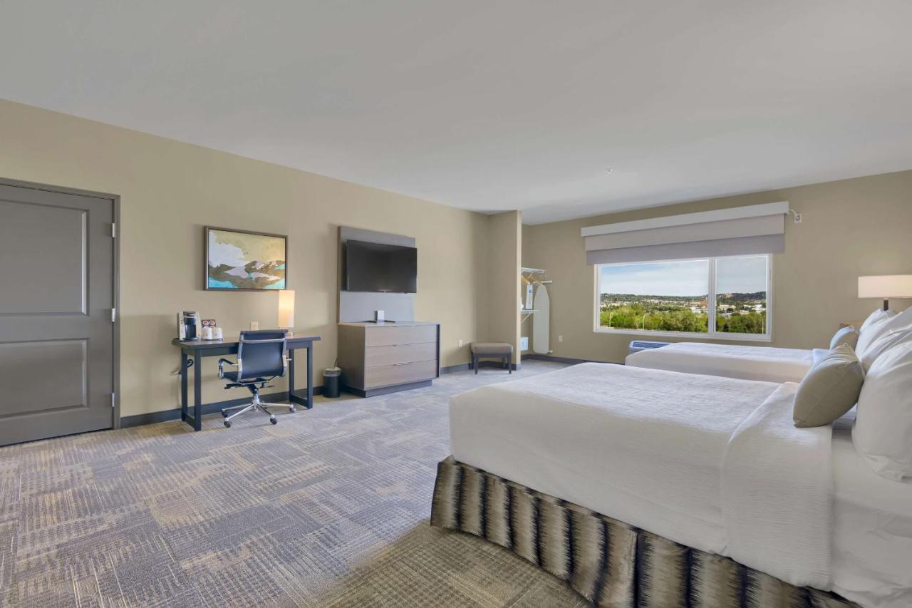 Queen Room with Two Queen Beds and Bath Tub- Disability Access at Best Western Plus Fillmore Inn & Suites