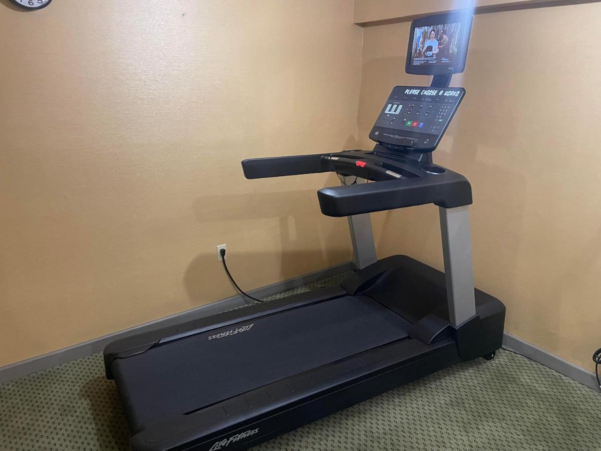 | Holiday Inn Express Cleveland Downtown, an IHG Hotel