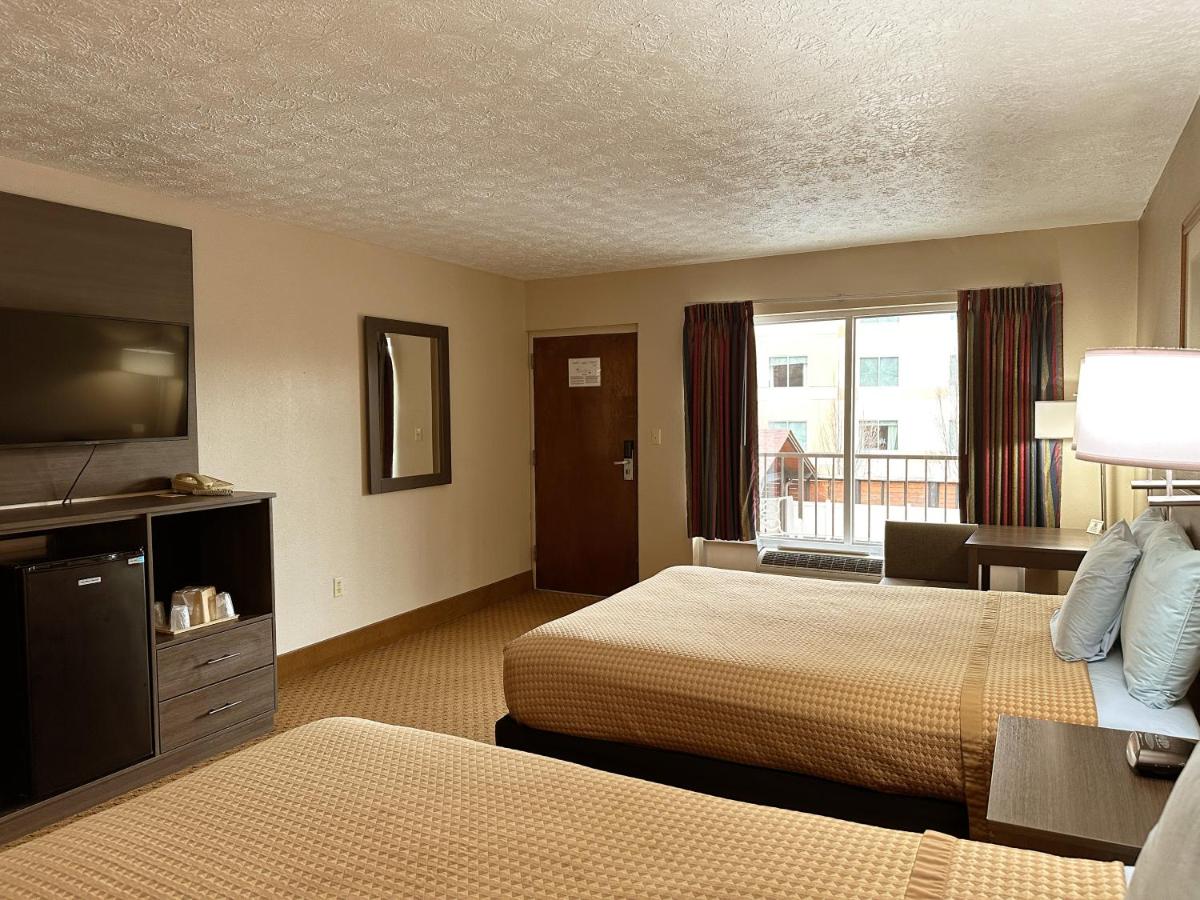 Queen Room with Two Queen Beds - No pets at Sidney James Mountain Lodge