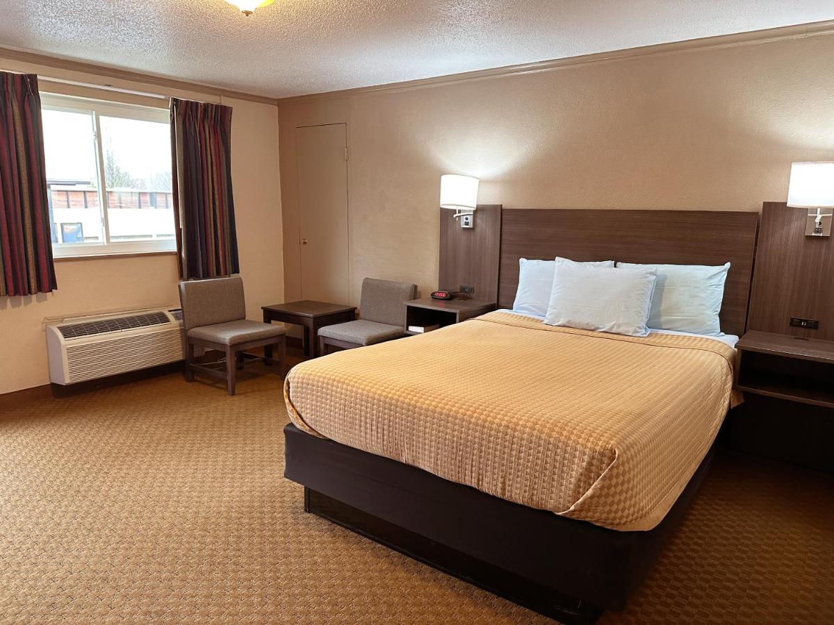 Queen Room - No Pets at Sidney James Mountain Lodge