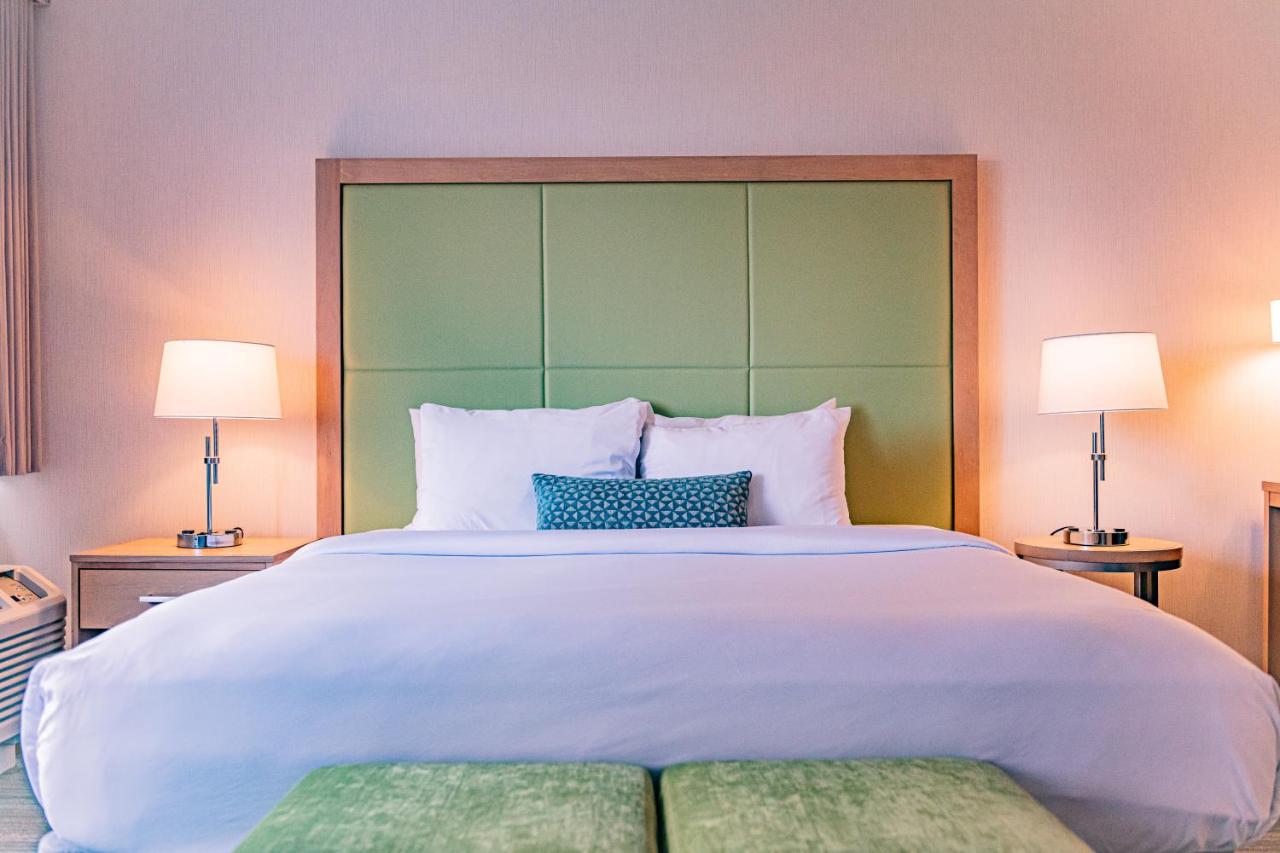King Room at The Inn at Longwood Medical