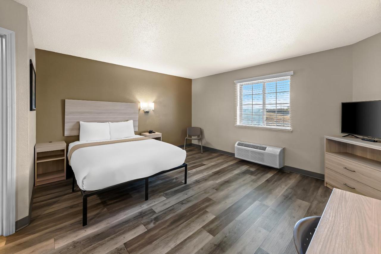 Efficiency Queen Room - Accessible/Non-Smoking at Birch Hill Suites Columbia
