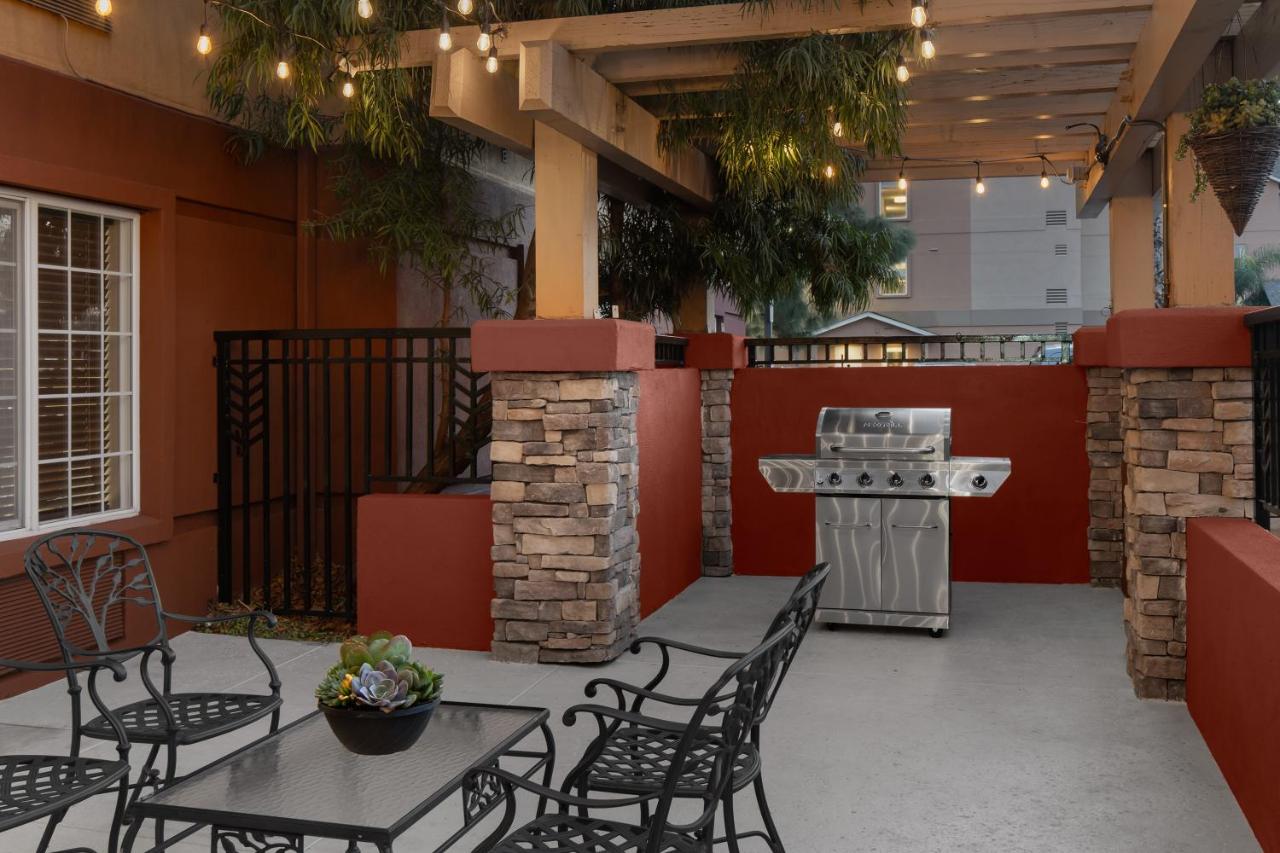 | Larkspur Landing Folsom - An All-Suite Hotel