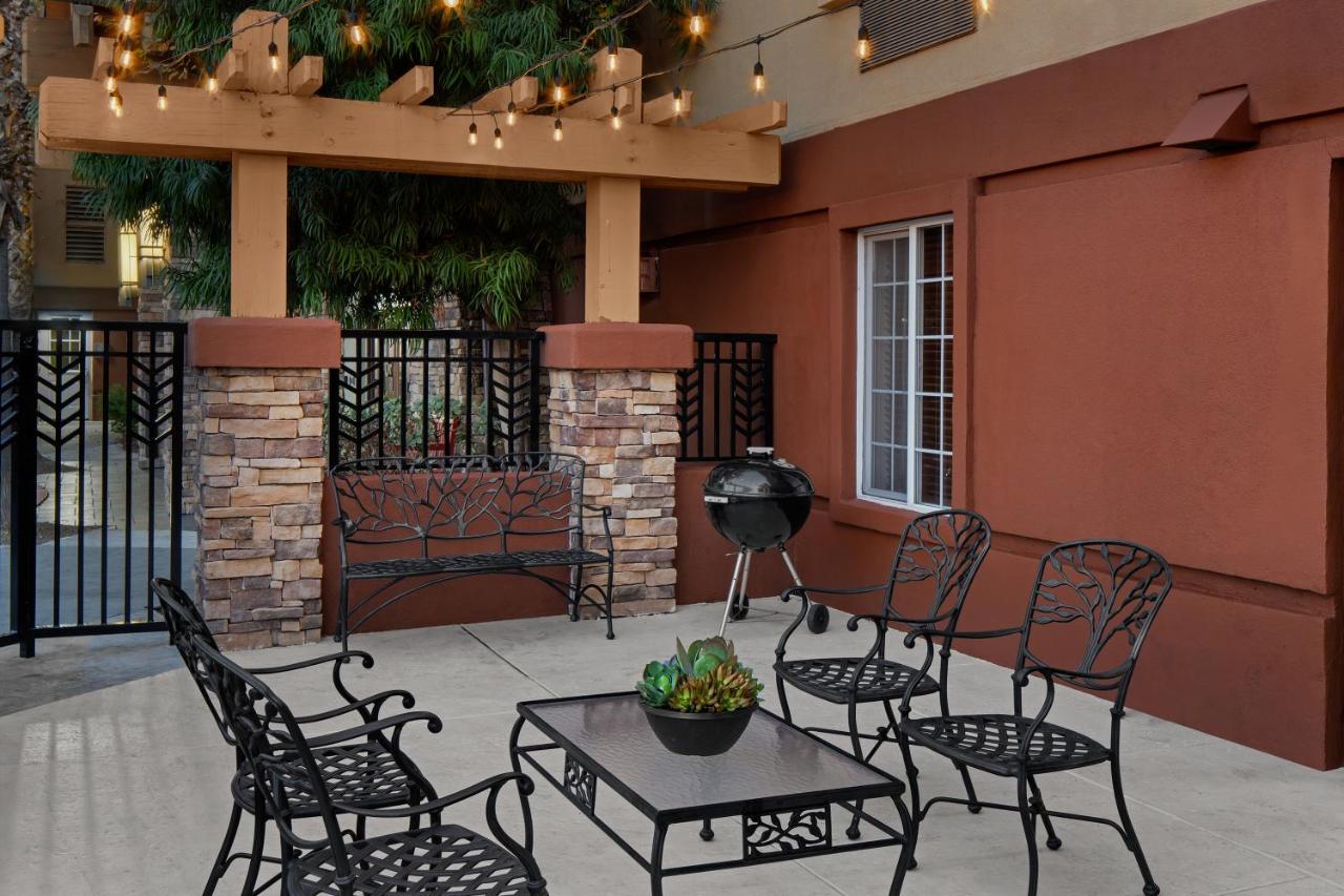 | Larkspur Landing Folsom - An All-Suite Hotel