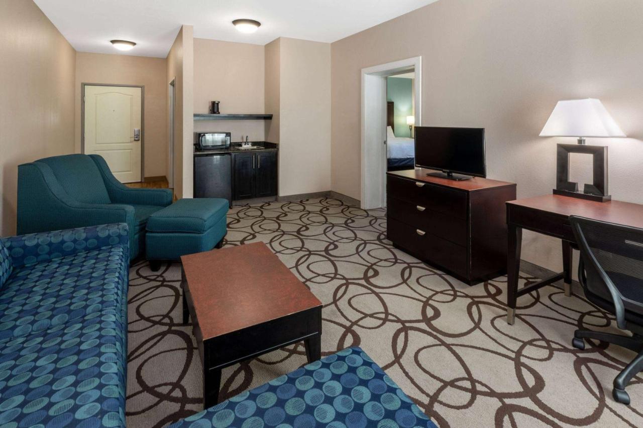 1 King Bed, Presidential One-Bedroom Suite, City/Lake/Pool View, Non-Smoking at La Quinta Inn & Suites by Wyndham Fort Worth - Lake Worth