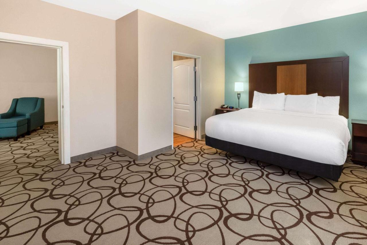 1 King Bed, Presidential One-Bedroom Suite, City/Lake/Pool View, Non-Smoking at La Quinta Inn & Suites by Wyndham Fort Worth - Lake Worth