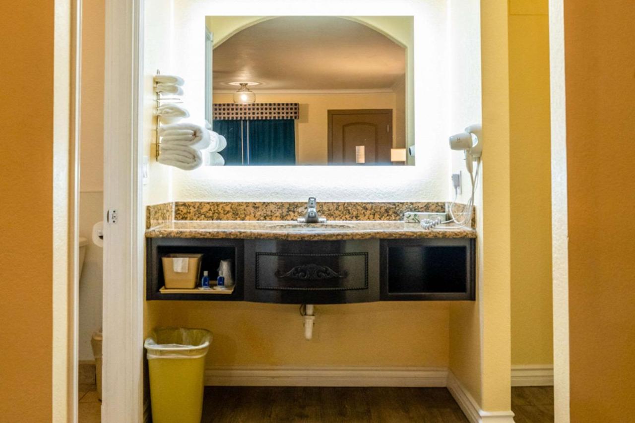 Standard Room, 1 King Bed, Smoking at Rodeway Inn & Suites Colton - Riverside