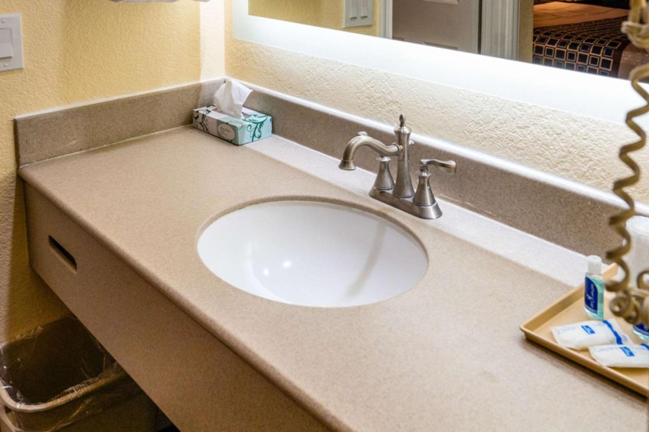 Standard Room, 1 King Bed, Smoking at Rodeway Inn & Suites Colton - Riverside