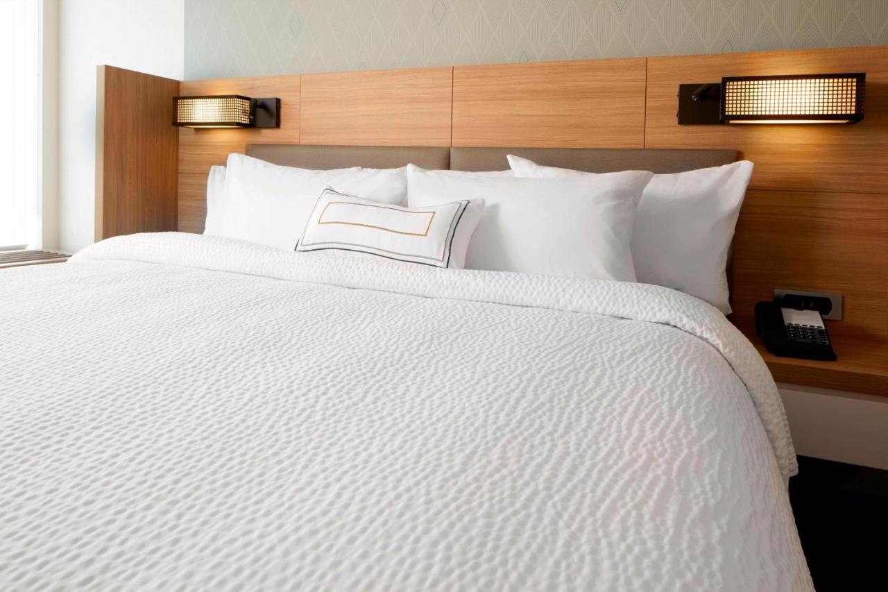 King Suite with Trundle Bed - Hearing Accessible at SpringHill Suites by Marriott Columbus Easton Area