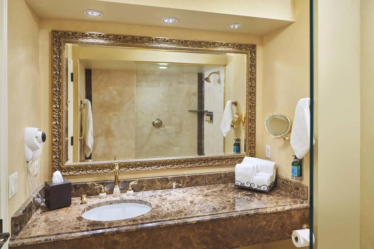 Deluxe King Room at Davenport Hotel, Autograph Collection