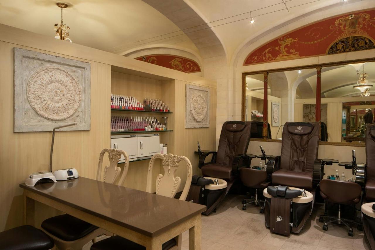  | The Historic Davenport, Autograph Collection
