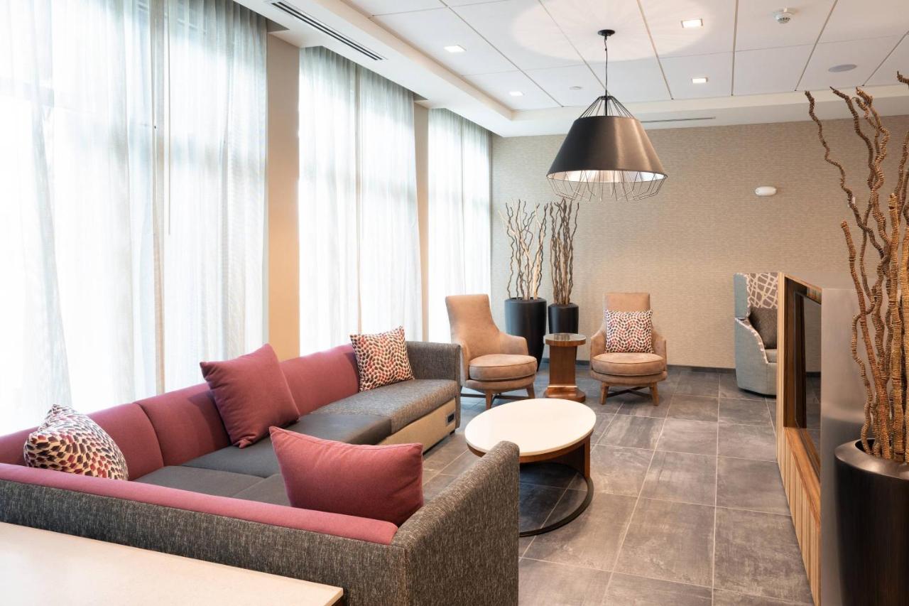 | Courtyard by Marriott Charleston-North Charleston