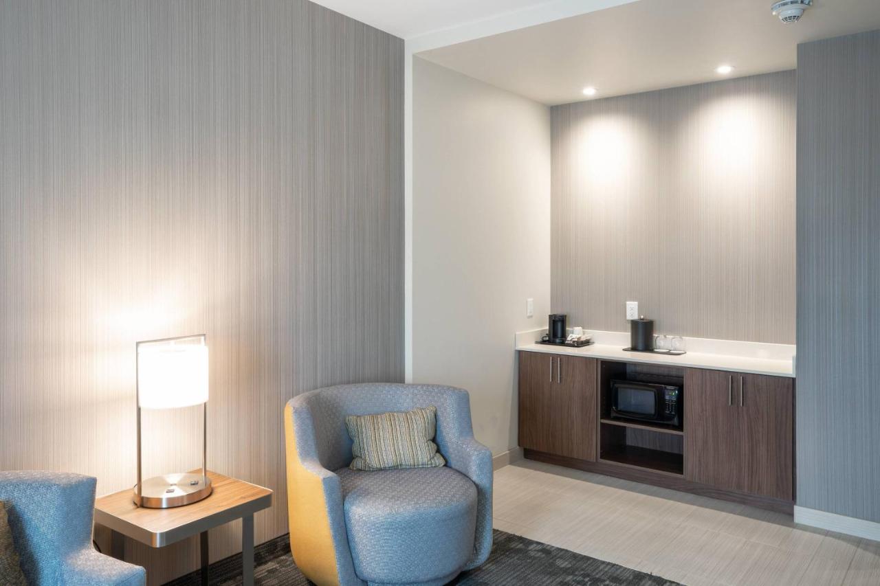 | Courtyard by Marriott Charleston-North Charleston