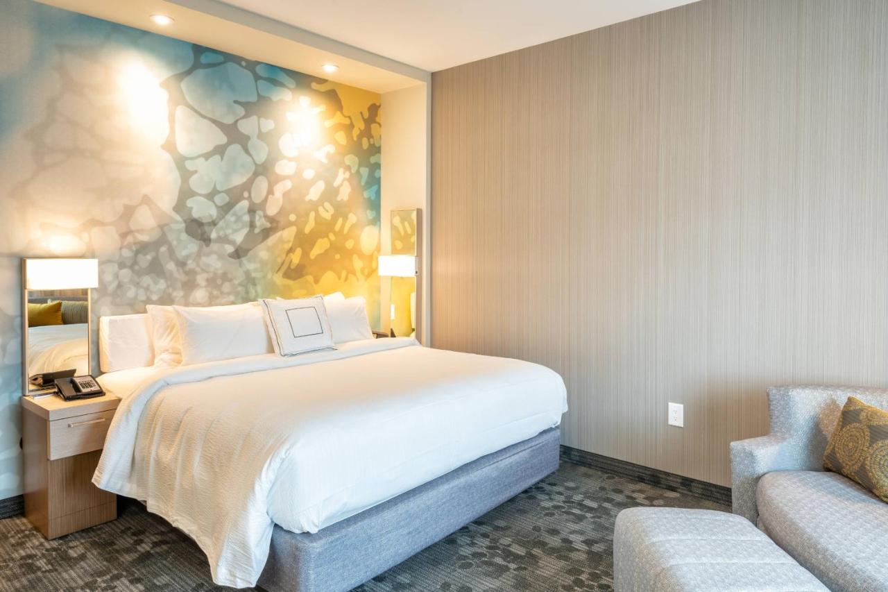 | Courtyard by Marriott Charleston-North Charleston