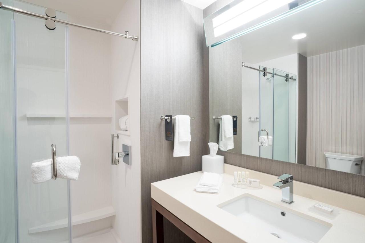 | Courtyard by Marriott Charleston-North Charleston