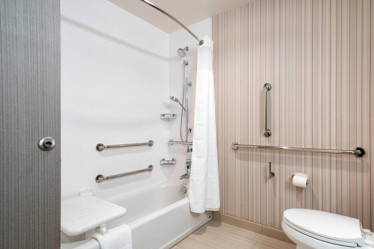 | Courtyard by Marriott Charleston-North Charleston