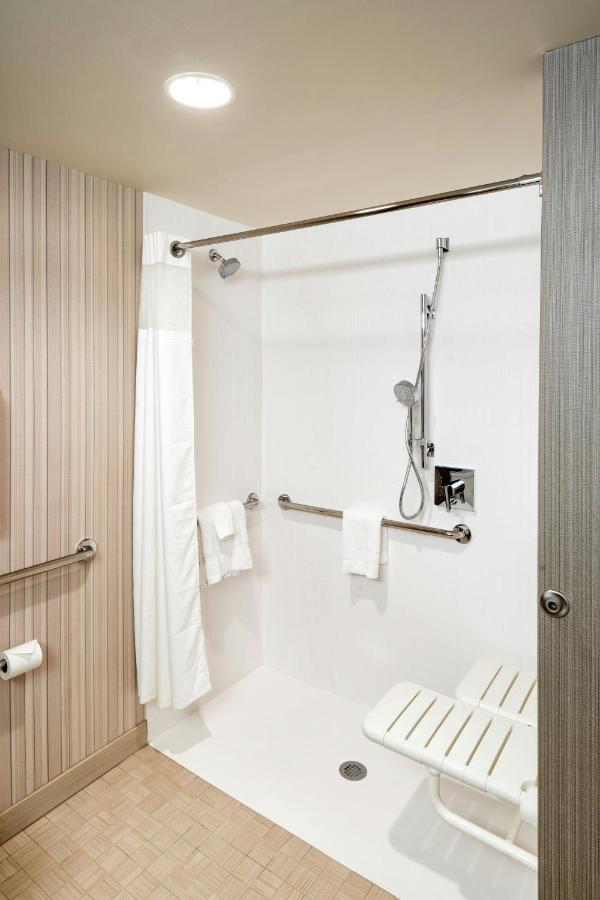 | Courtyard by Marriott Charleston-North Charleston