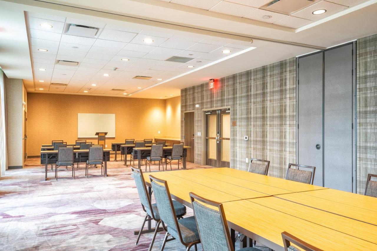 | Courtyard by Marriott Charleston-North Charleston