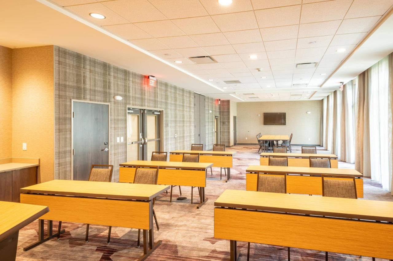 | Courtyard by Marriott Charleston-North Charleston